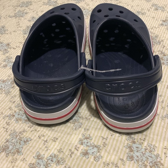 Crocs Men’s Size 10 NEW Navy Blue White Red Crocs on side Sporty & Comfortable - Picture 6 of 10